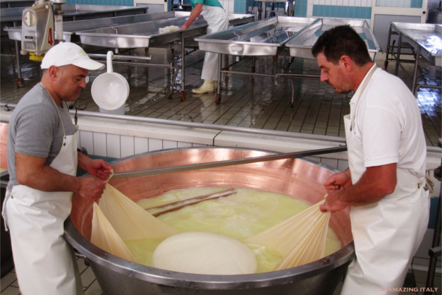 Food and Ferrari Tour: All In 1! - Small Group Tour | ITALY Magazine