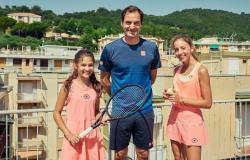 Federer surprises Italian girls on rooftop match