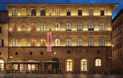 The palace that houses the Gucci Museum in Florence at night