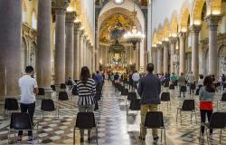 Mass with coronavirus restrictions in Italy