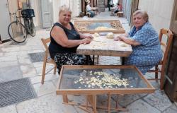 Italian women making pasta in Bari