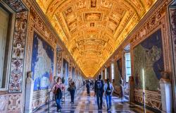 people at vatican museums