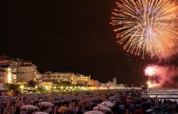 Summer fireworks celebrations in Italy 