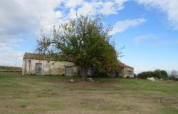 36,000 sqm of land with 120sqm barn and amazing sea views and building rights 1km to the beach. 6