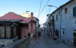 Historic center of town, perched on the hill top with amazing mountain views, 3 bedrooms habitable with outbuildings. 1