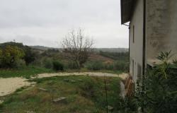 Rough 200sqm skeleton 1km to the city center, peaceful, 5 bedrooms 500sqm of garden.  1
