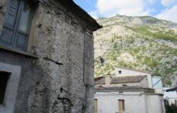 Majella stone structure with garden and 2 beds in the old part of this lively, very Italian town 7