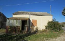 Habitable bungalow of 60sqm in a peaceful location 2km to town with fantastic mountain views 3