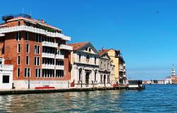 Venice - Dorsoduro elegant 2 bedroom apartment by the Giudecca canal.  ref.176c 0