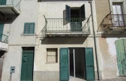 Renovated town house, in the center of the village, 7km to the beach, 130sqm, 3 bedrooms, garden. 0
