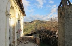 Countryside, stone house with garden and terrace to restructure of 100sqm with 3 bedrooms. 1