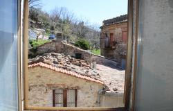 Lake and mountain view apartment with a  stone structure, 60sqm to renovate in the old part of Bomba 200 meters to the center. 5