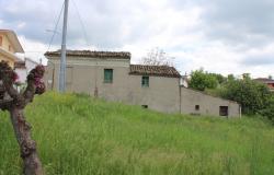 Detached ruin of 160sqm and garage with 1000sqm of land 1km from town 0
