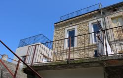 Renovated 200 year old town house 4km to the beach, 220sqm, 4 beds, terraces with amazing views 0