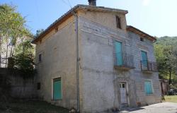 Detached, habitable country house with 200sqm of garden, superb mountain views, 2 bedrooms 2km to town  0