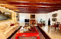 Campo San Lio /Rialto. Refined and charming two bedroom apartment with canal view. Ref. 187c 6