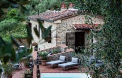 Authentic Tuscan Farmhouse with Panoramic Hillside Views 0