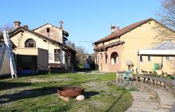 Ancient Country House in the Hills Surrounding the South Piemontese Town of Mondovì 0