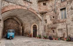 alley in Todi Umbria
