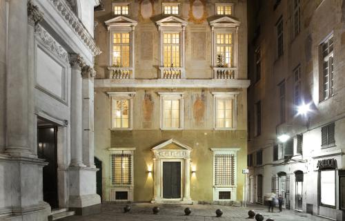Palazzo Grillo entrance
