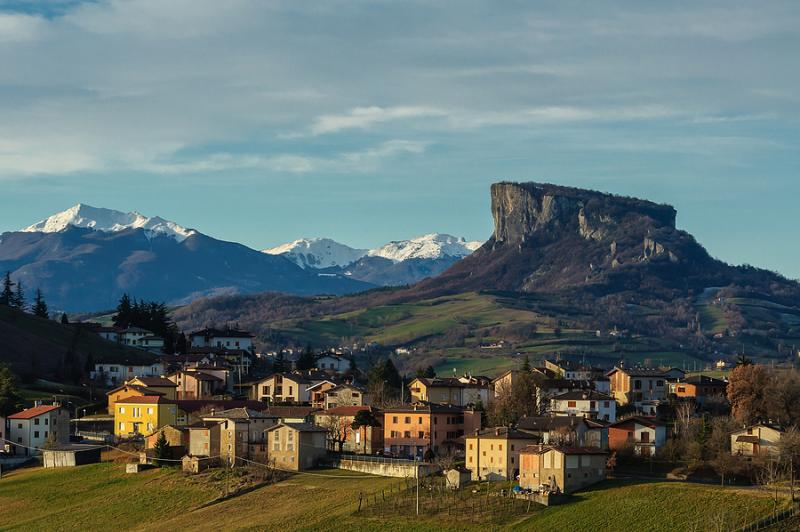 Castelnovo ne' Monti village and the Pietra di Bismantova rock in the background