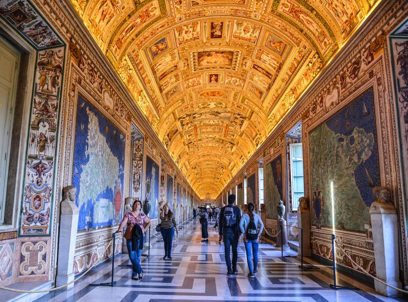 people at vatican museums