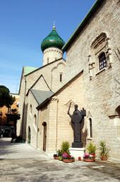 Medvedev to oversee return of Bari's Russian church