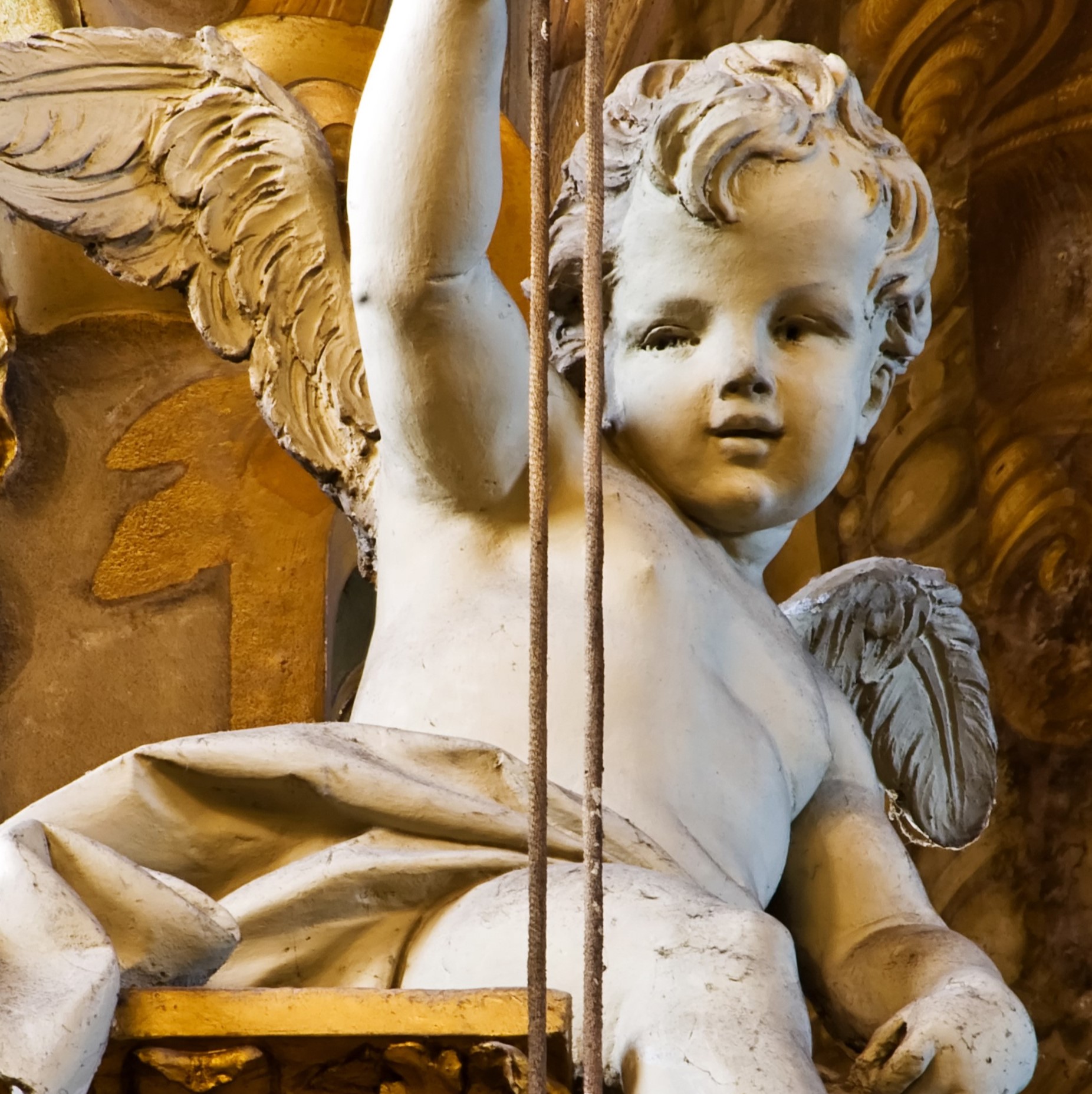 statue