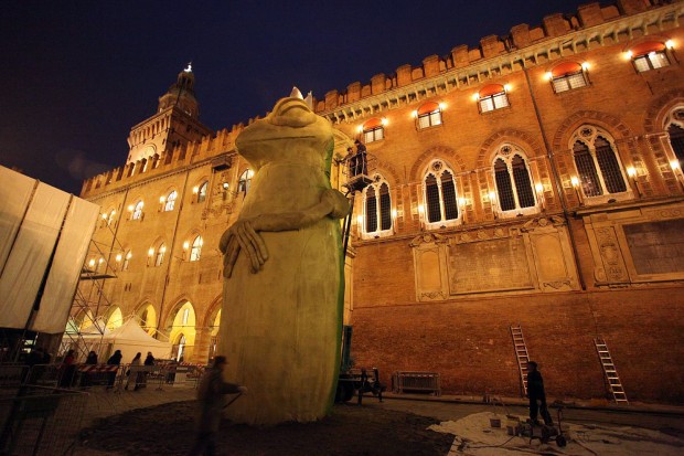 Bologna (Italy) New Year's Eve Fireworks Display: Don't Miss the Piazza Maggiore NYE Spectacular Live Stream Coverage