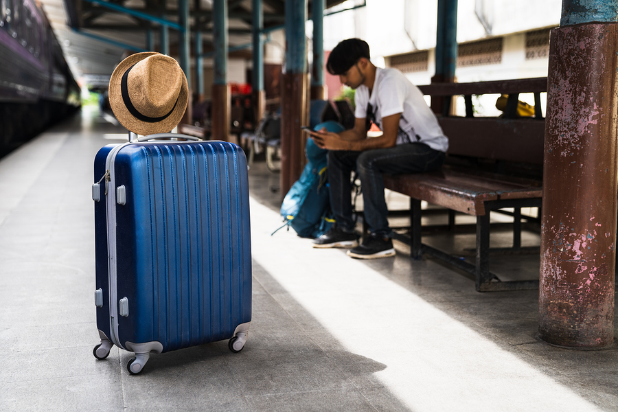 travelling in italy with luggage