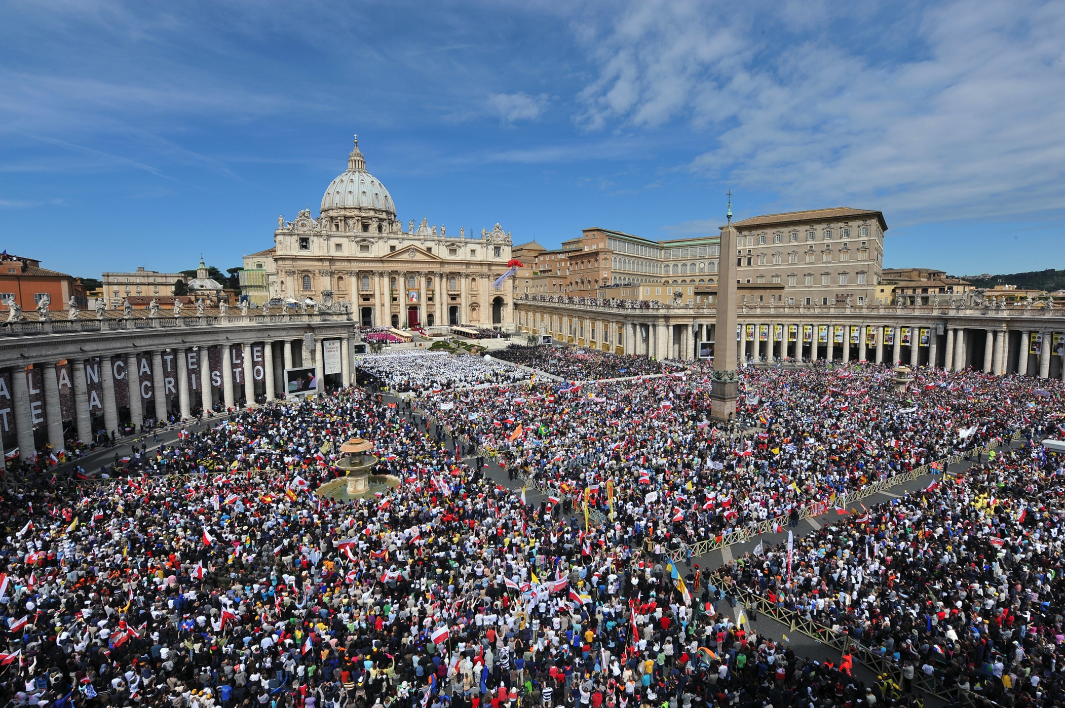 Народы жившие в италии. Ватикан население. Ватикан прогулка. Ватикан люди. Жители Ватикана.