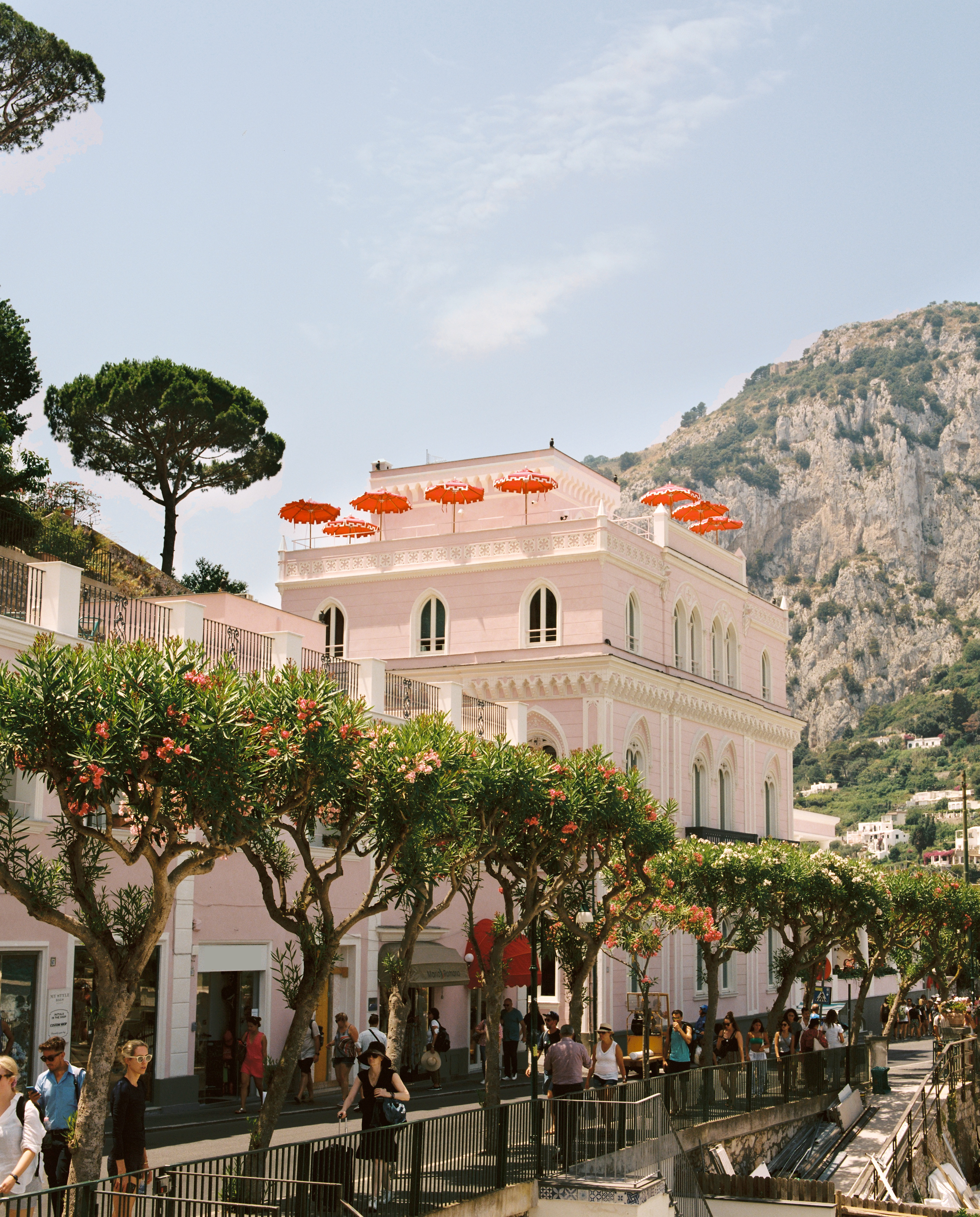 Exterior of Il Capri Hotel / Photo: Marine Billet