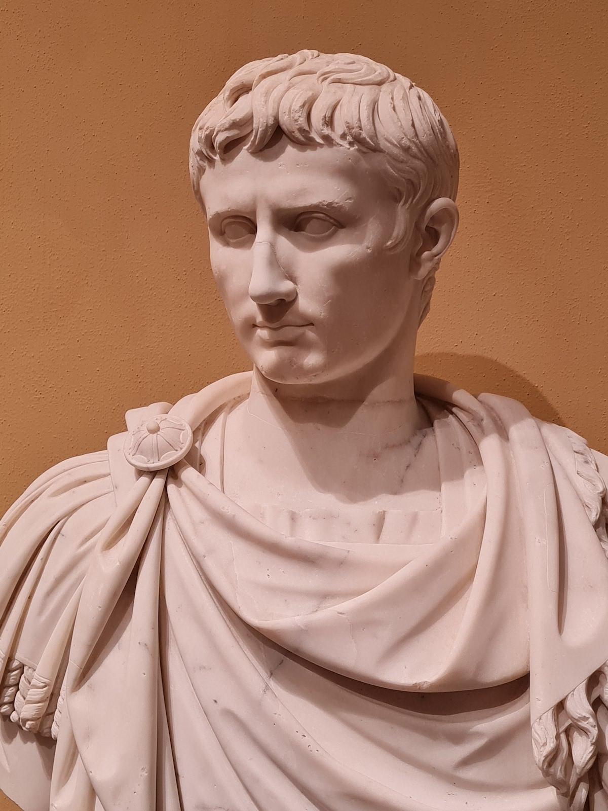 augustus statue