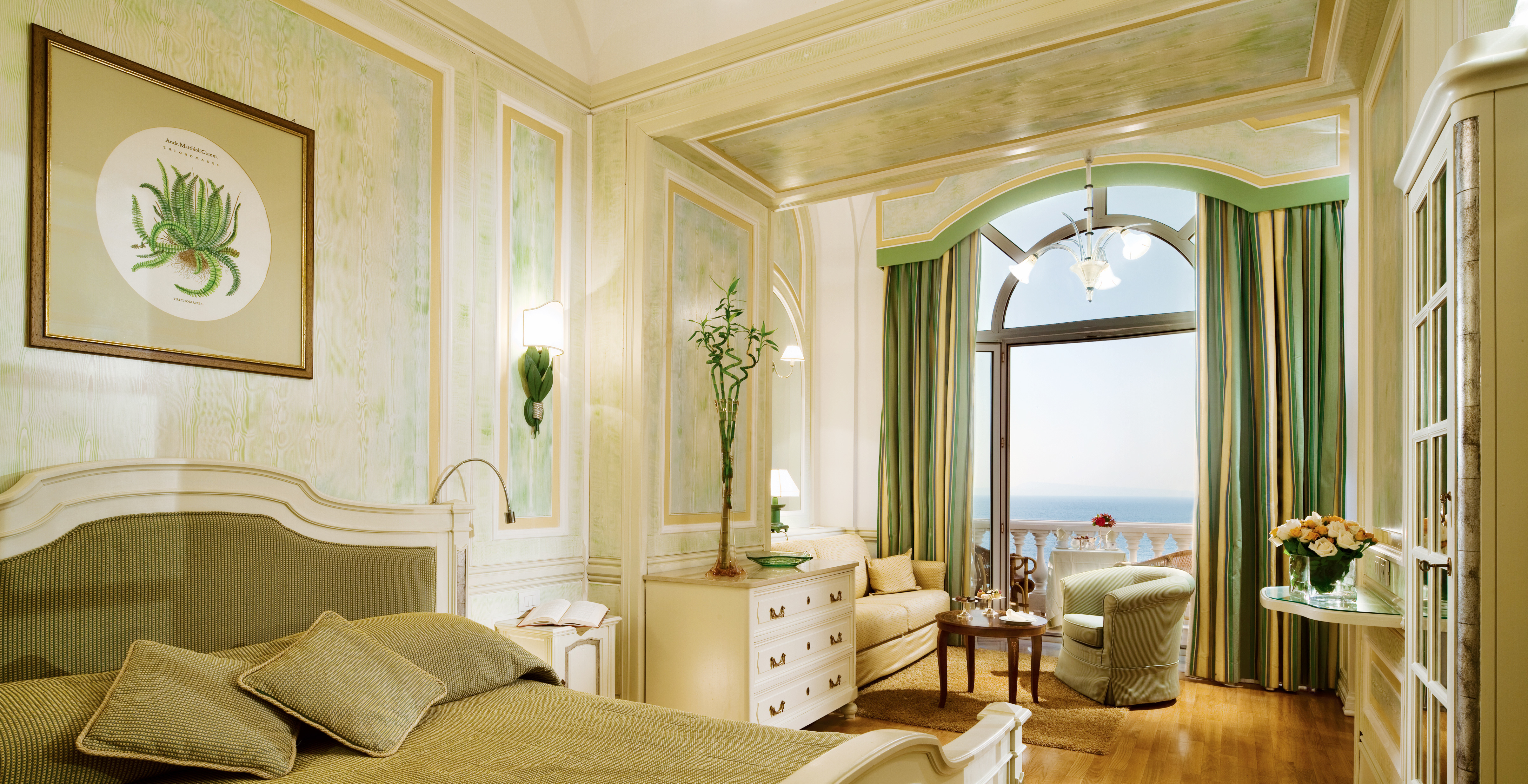 Classic Deluxe room at the Grand Hotel Excelsior Vittoria