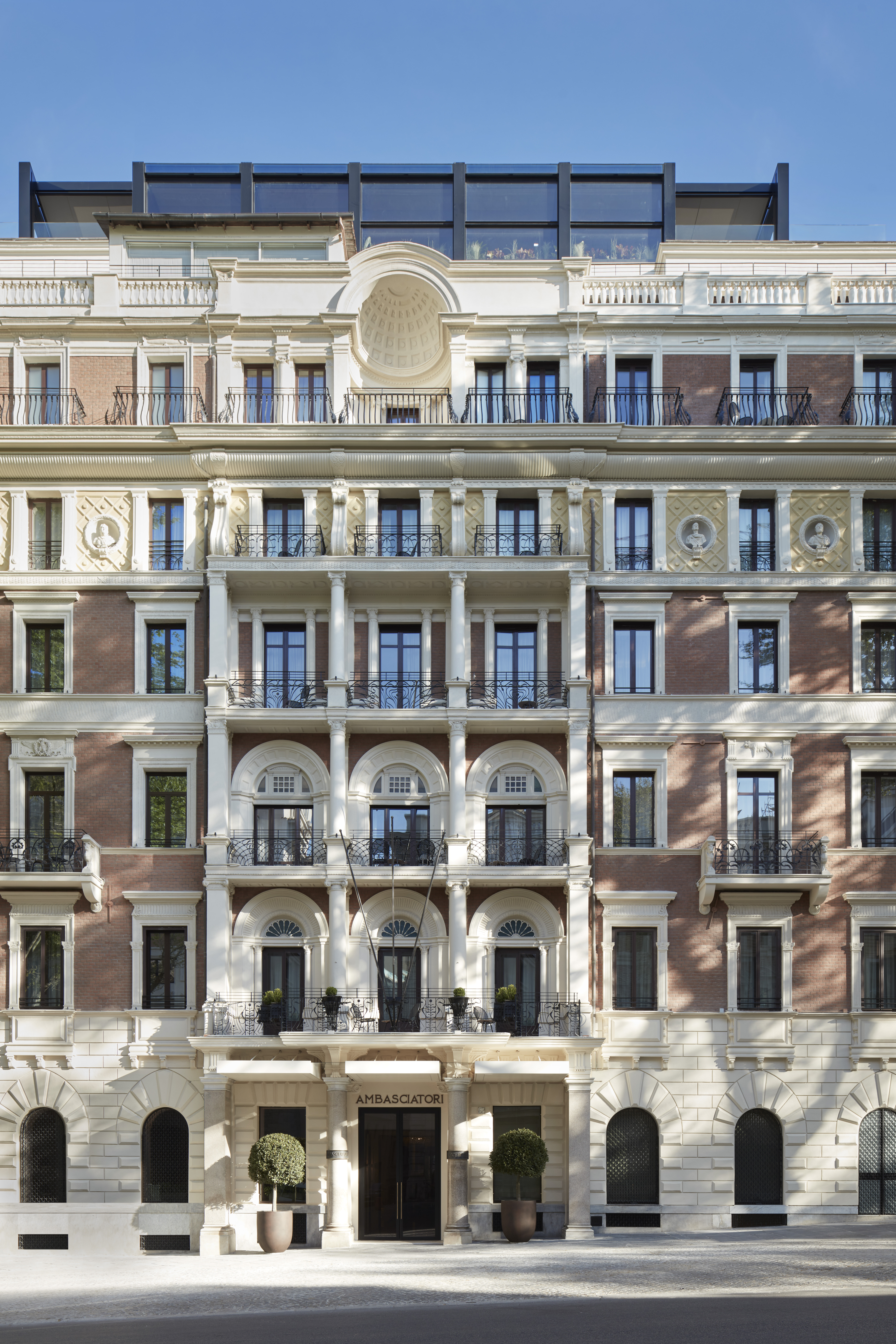 Facciata at InterContinental Rome Ambasciatori Palace