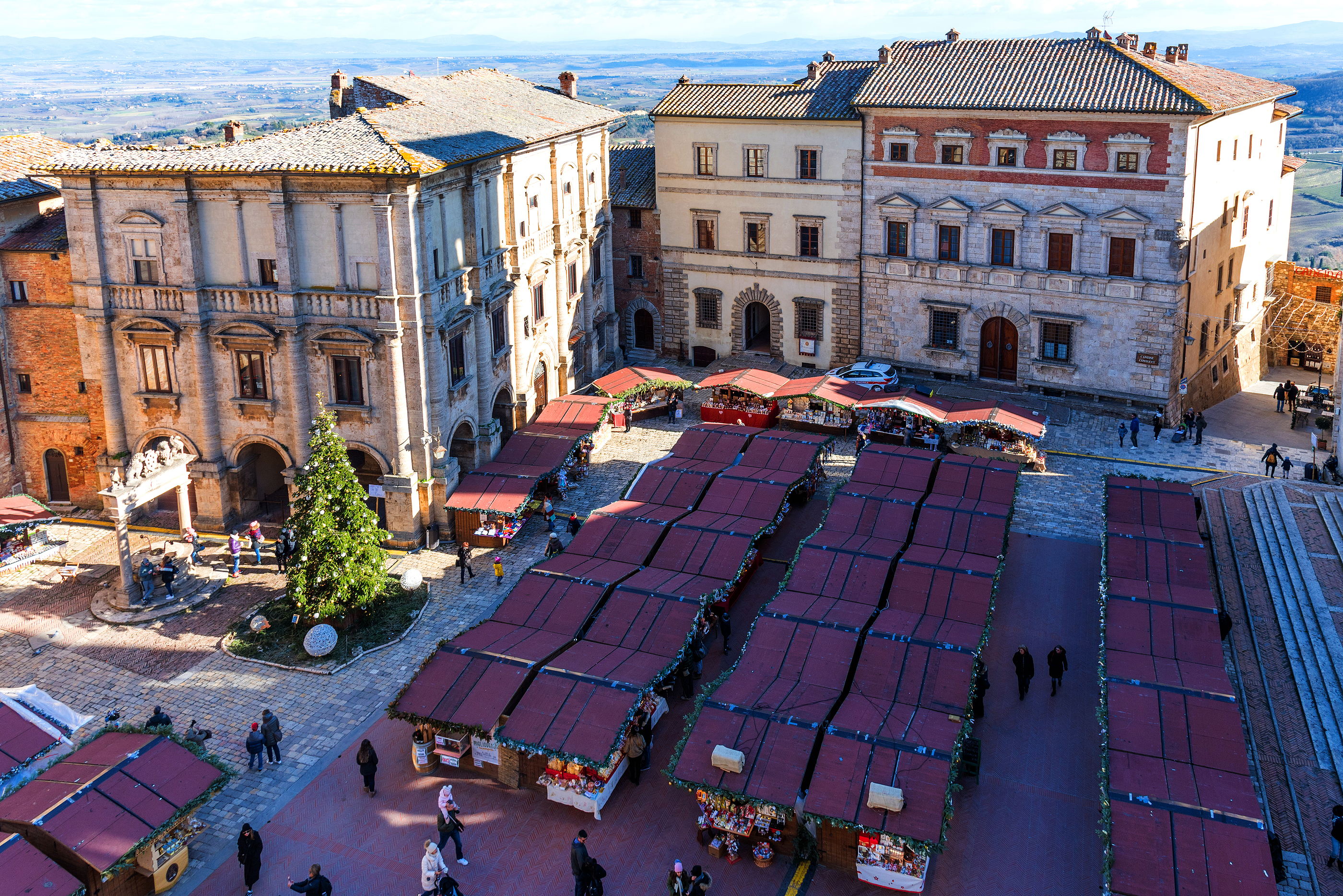Covered stalls at the Montepulciano Christmas market