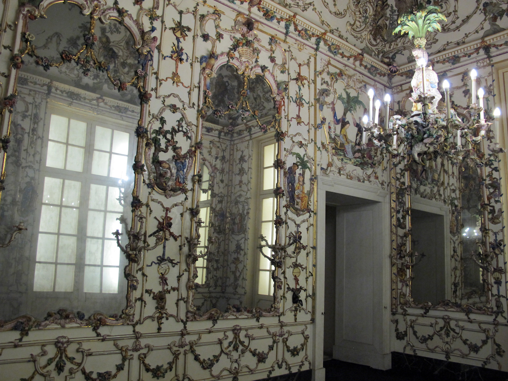 Porcelain room of Queen Amalia 1757-59 (c) Sailko CC via Wikimedia Commons.jpeg
