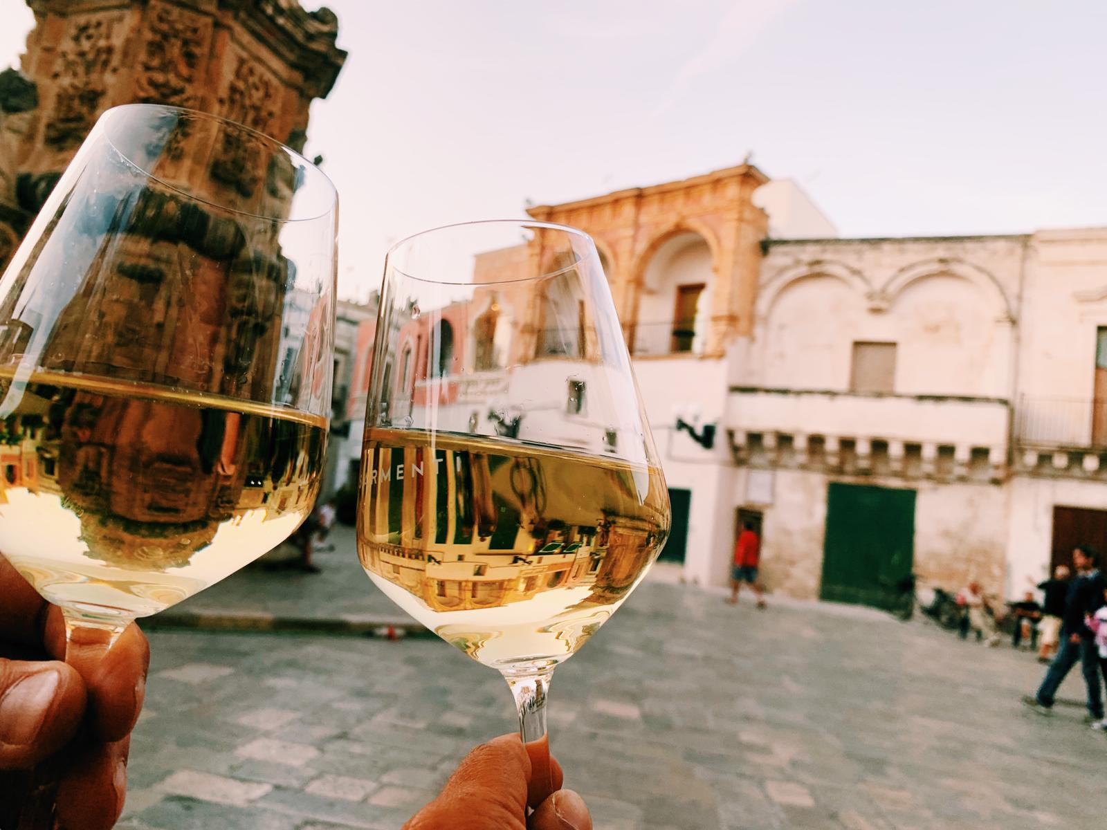 Glasses of white wine Glasses of white wine