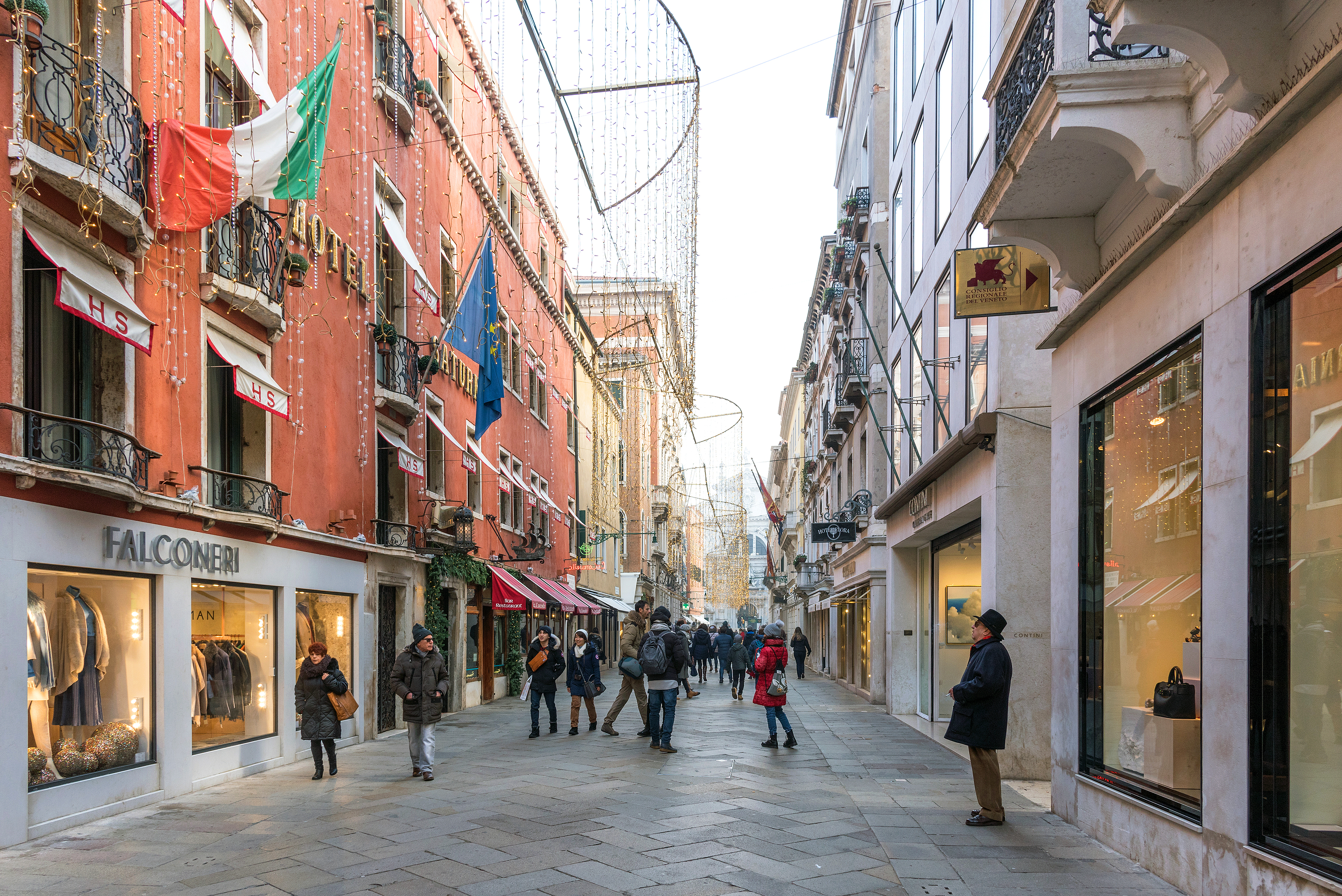 calle larga, a boutique shopping street in venice