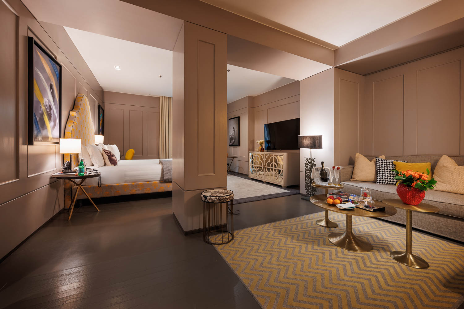 Room at Singer Palace Hotel