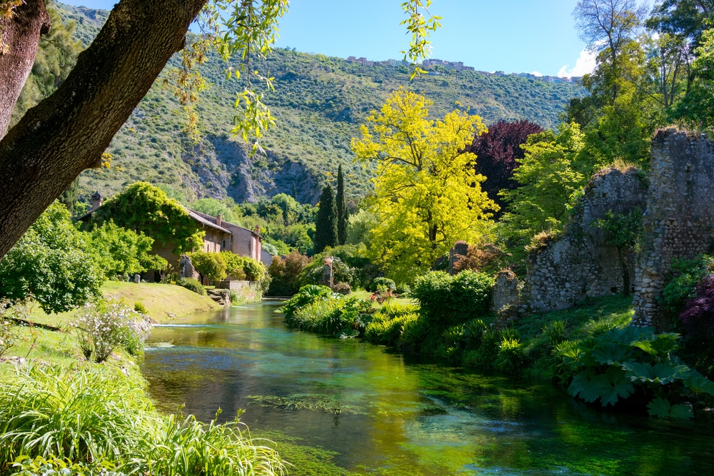 ninfa garden small stream