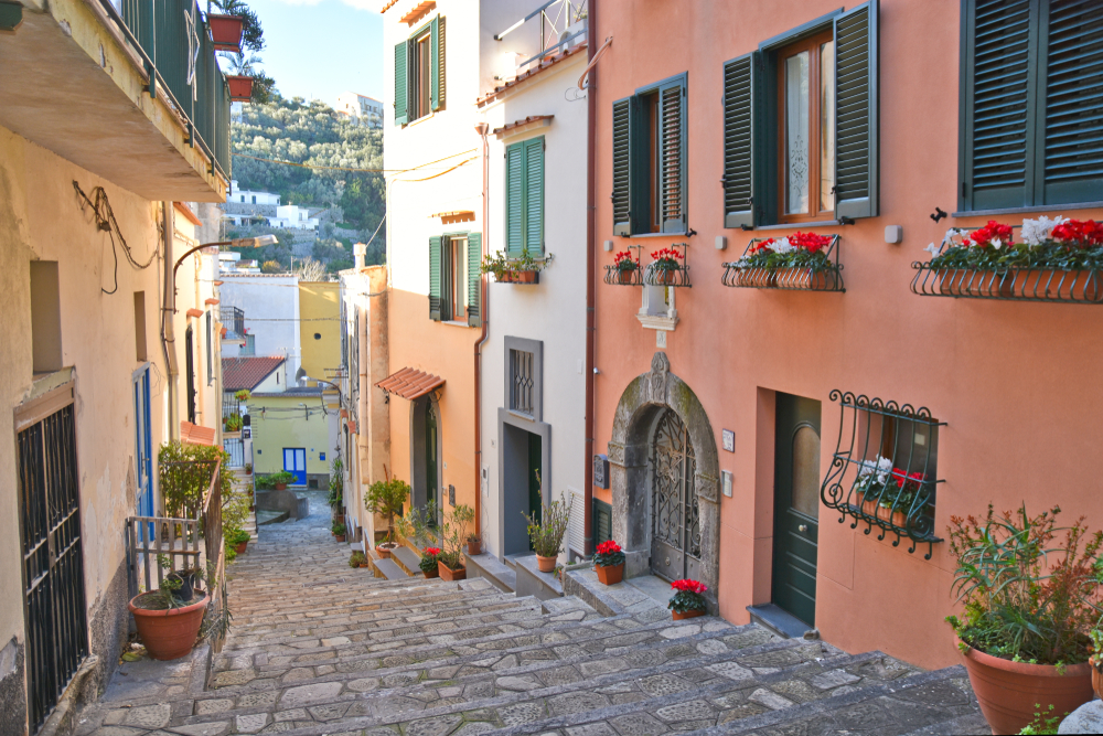A sleepy street in Massa Lubrense