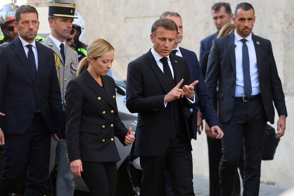 Giorgia Meloni and Emmanuel Macron walk and talk after Napolitano's funeral in Rome on September 26