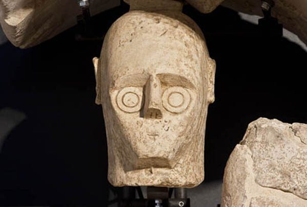 Mysterious Giant Sculptures of Sardinia Go On Display | ITALY Magazine