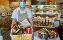 Worker with basket of food for spesa sospesa initiative in Italy
