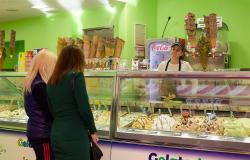 Two women ordering gelato at gelato parlor in Italy