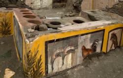 Remains of a thermopolium in Pompeii