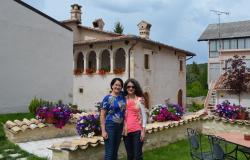 Janet Badia and her sister Lisa in the courtyard of their Barisciano B&B