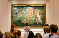 Tourists admire Botticelli's Birth of Venus at the Uffizi Gallery.