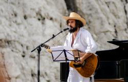 Italian author and musician Vinicio Capossela during a concert / Photo: underworld via Shutterstock